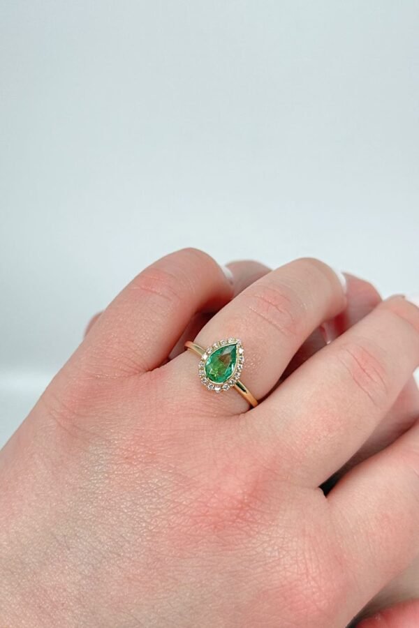 Pear-Shaped Emerald Halo Ring in 18k Gold